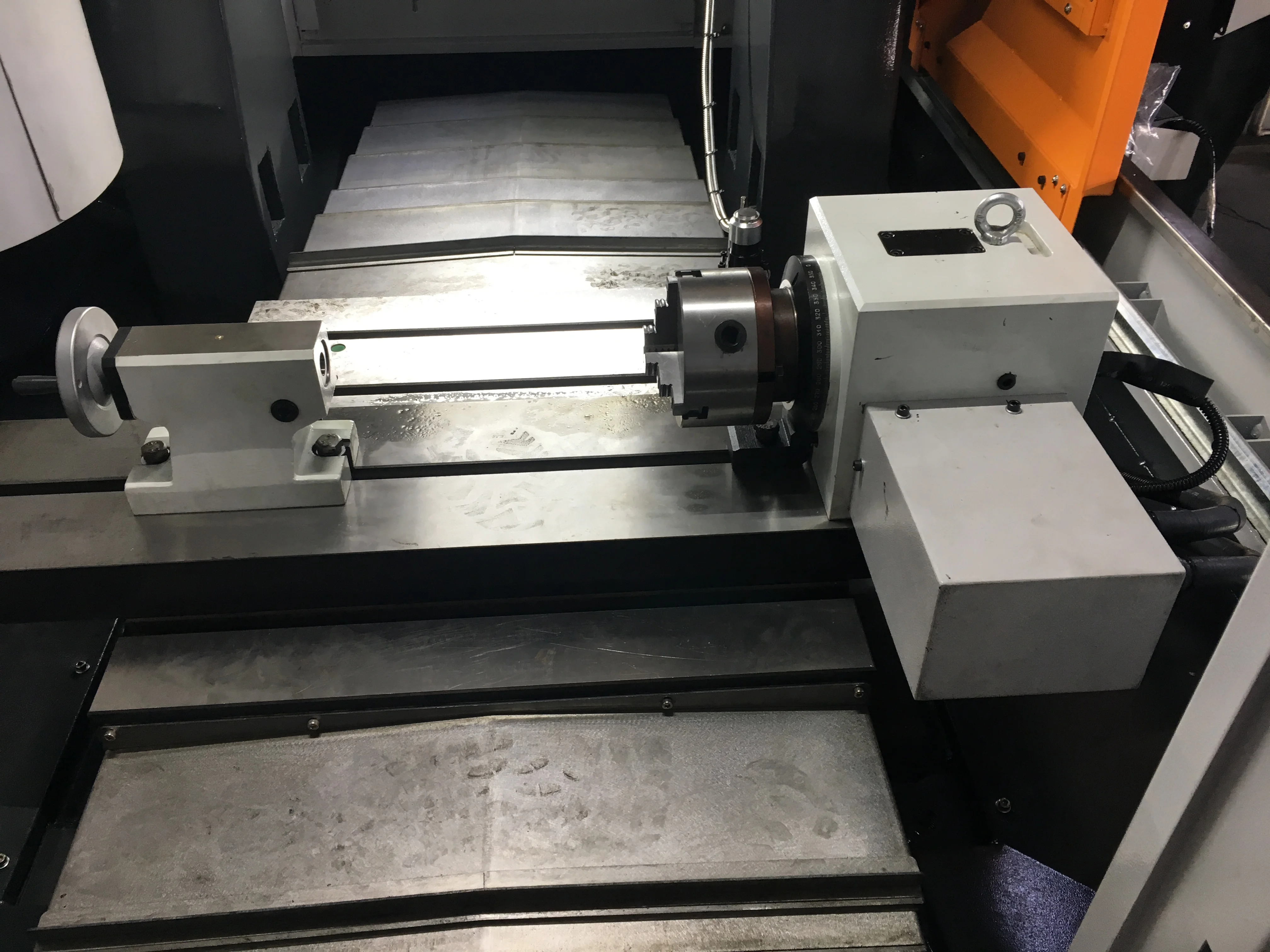 Maxtors LNC Controller precision machining YMC-6050 4 axis CNC Milling Machine Center With CNC Rotary Table or Dividing Head