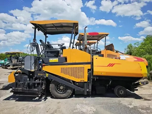 Famous Hot Selling SSP80C-8H Asphalt Concrete Paver 8.2m Paving Width Paver