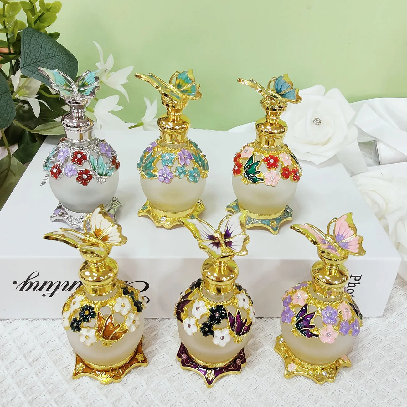 Middle East Style Dubai Zinc Alloy Decorate Enamel Glass Bottle Empty glass bottle 15ML stick perfume essential oil empty bottle