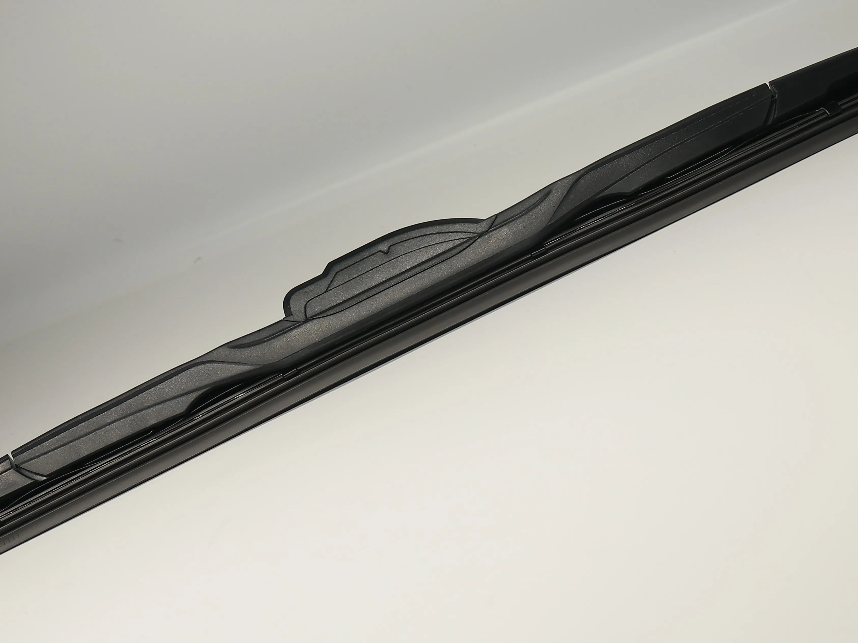 Hot Selling Auto Windshield Wiper Universal Three Section Windscreen Wiper Cars Wiper Blade CN;HEB Box Rubber 25'-26'