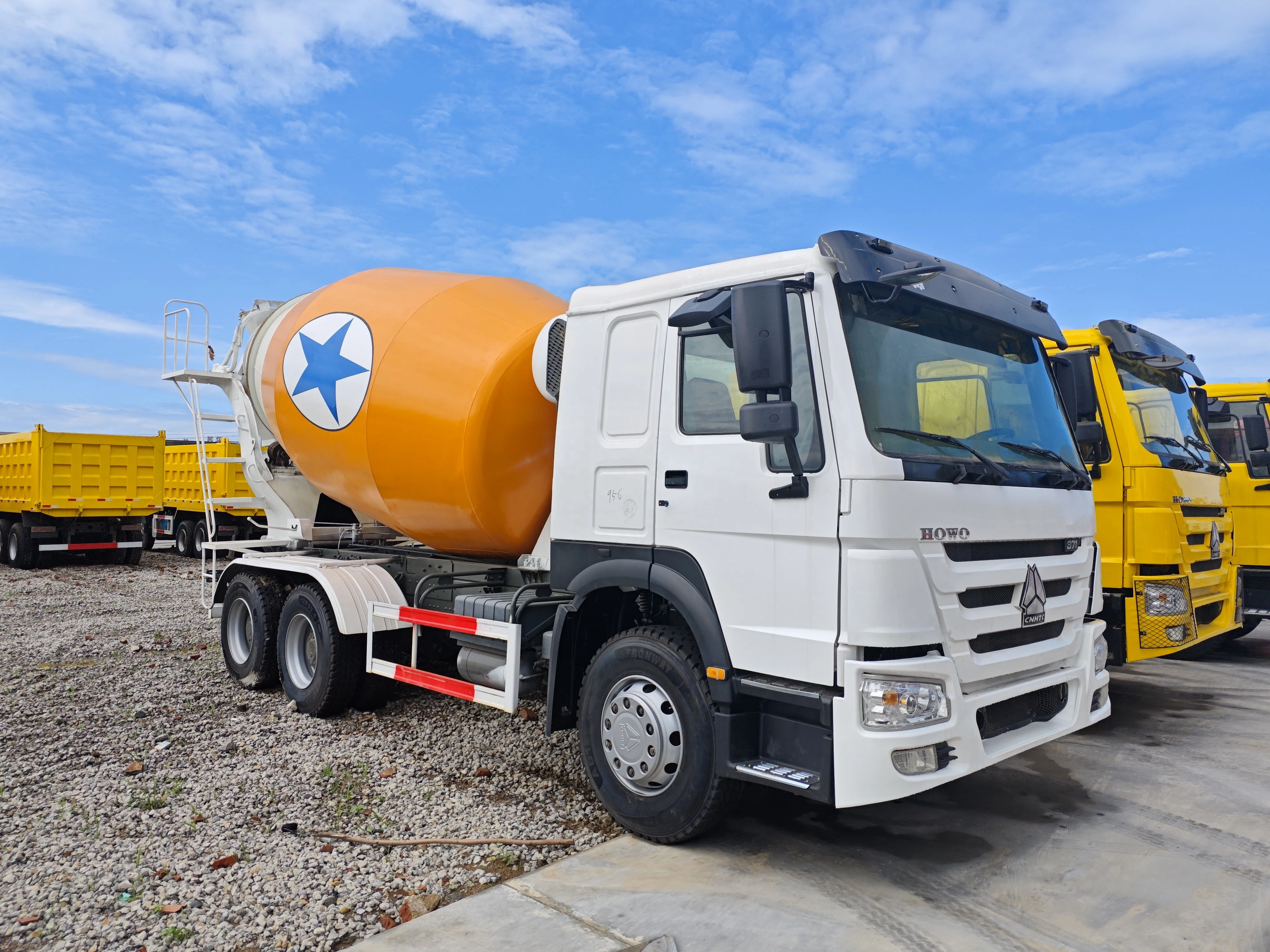 Бетономешалка SINOTRUK HOWO новая модель 15-20 тонн