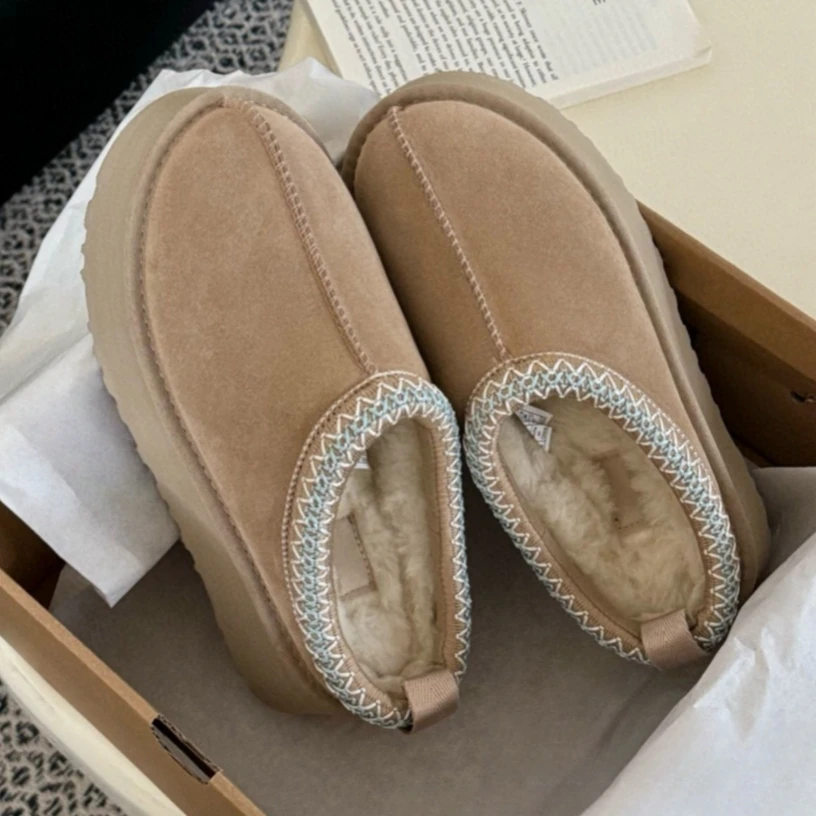 Classic Ankle Boots for Women and Men Luxury Wool Sheepskin Slippers with Fur Insole Snow Winter Boot Design