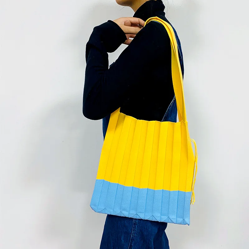 Casual design Contrasting colors knitted shopping bag Women knitting tote handbags ruched pleated bag expandable bags