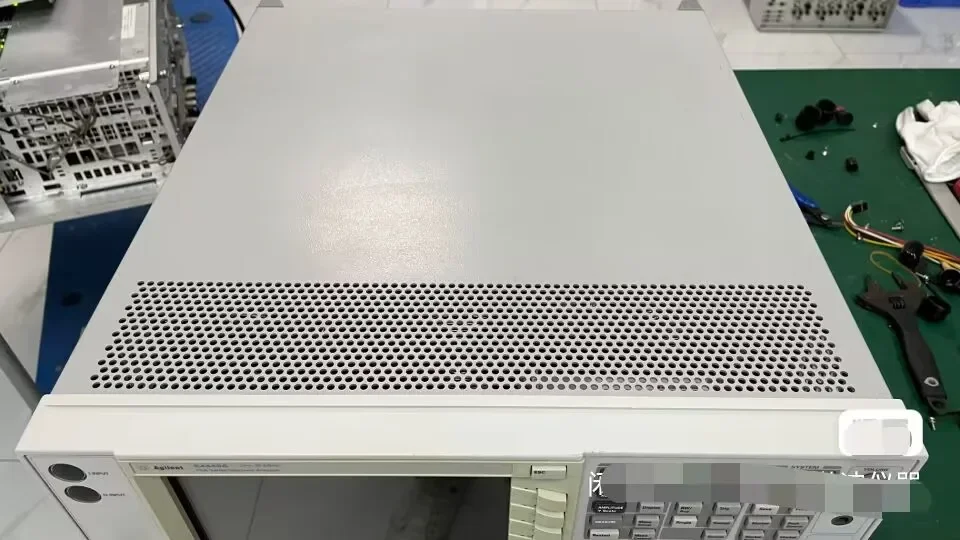 Used Keysight / Agilent E4448A Spectrum Analyzer 3 Hz - 50 Ghz OPT: 219 226 266 233