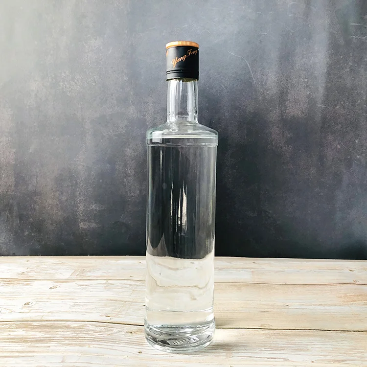 Hot Sale 650ml Super Flint Glass Rum Alcohol Glass Wine Bottle with Lid