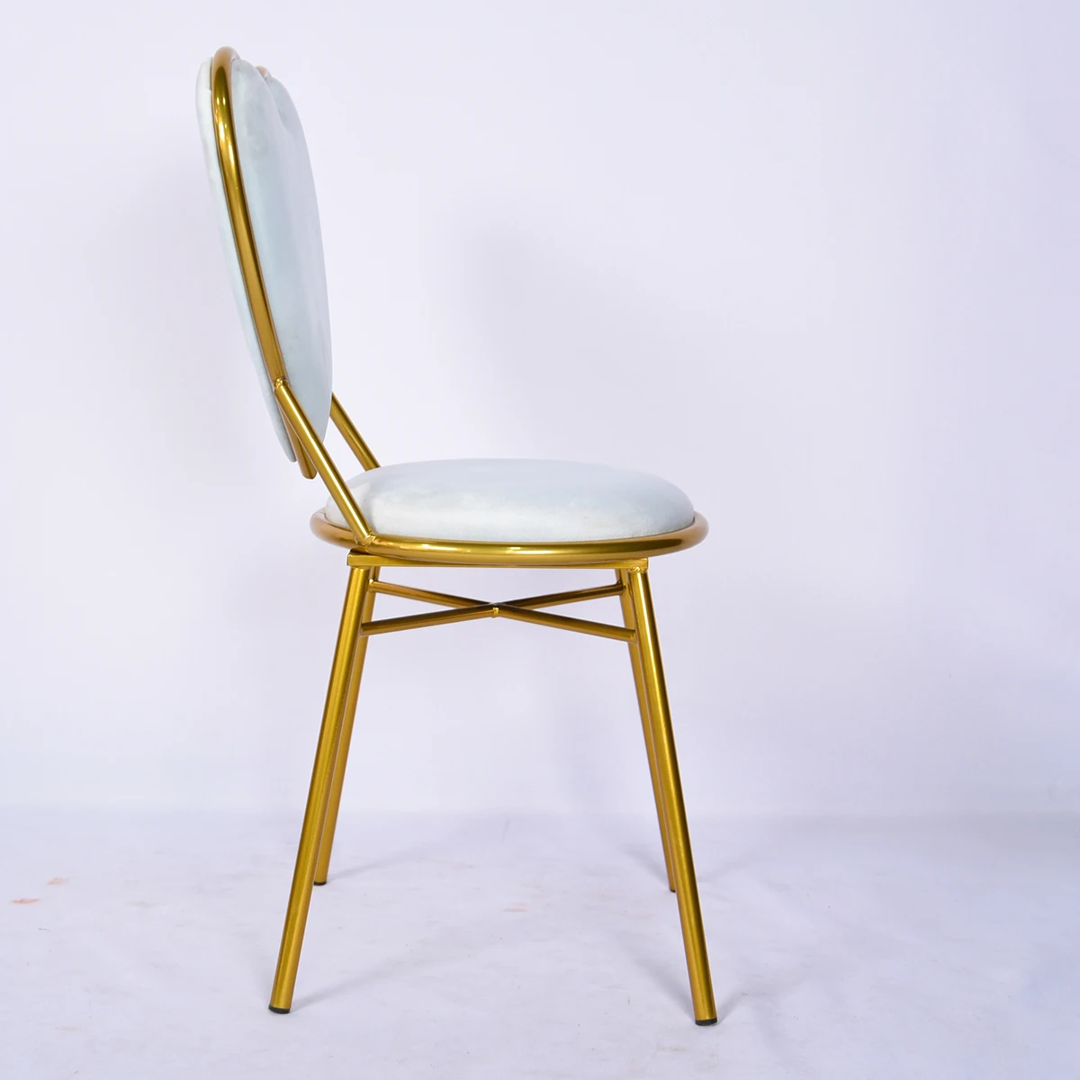 Chinese Wholesaler Modern Heart Shape Design Popular Sale Metal Legs Restaurant Chair Upholstered Fabric Velvet Dining Chair