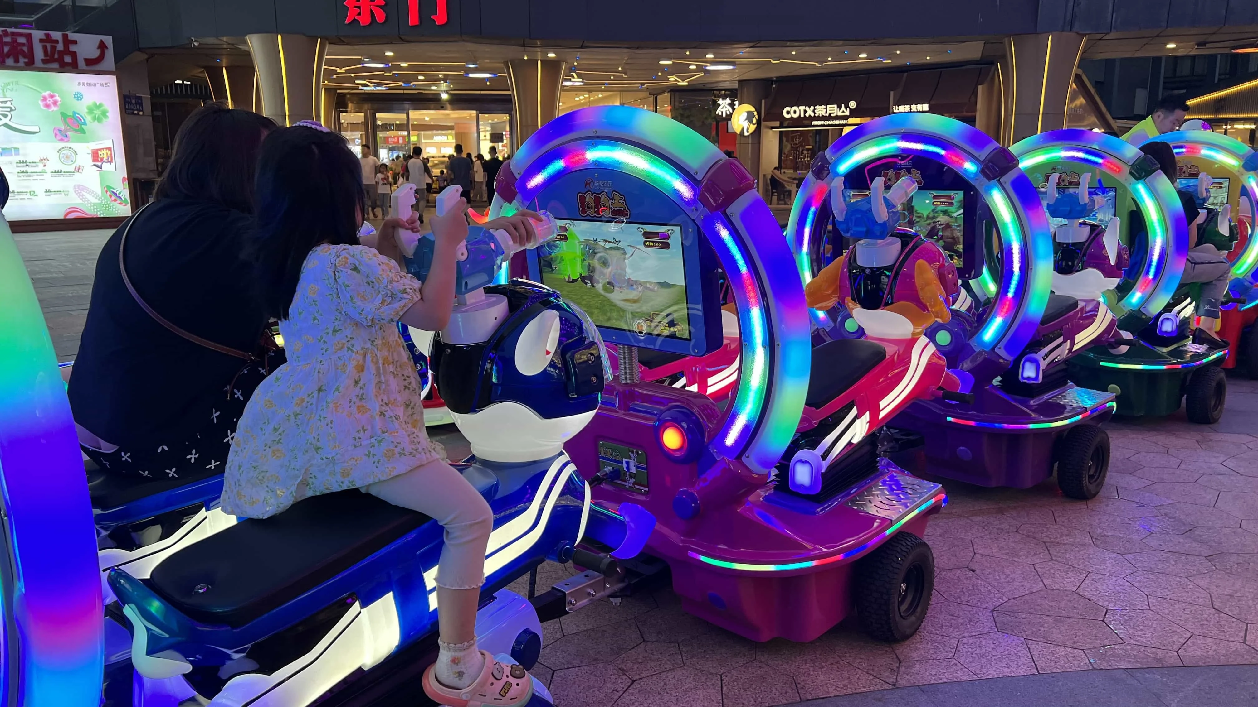 Fast Delivery Popular Entertainment Equipment Kids Fun Train Tourist Train Mini Electric Trackless Train For Sale