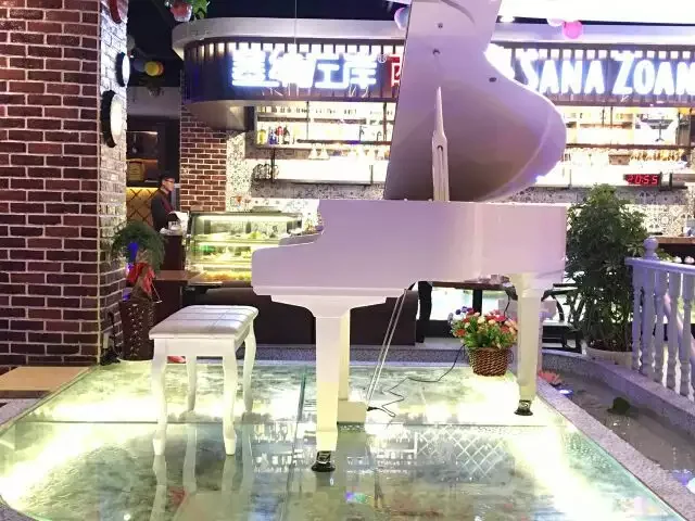 Spyker middle digital grand piano with wood keyboard