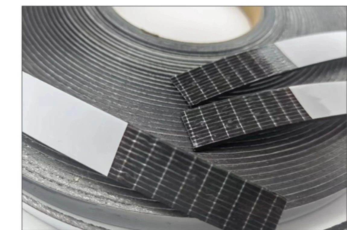 Graphite-based flexible fireproof expansion seal For fireprof door