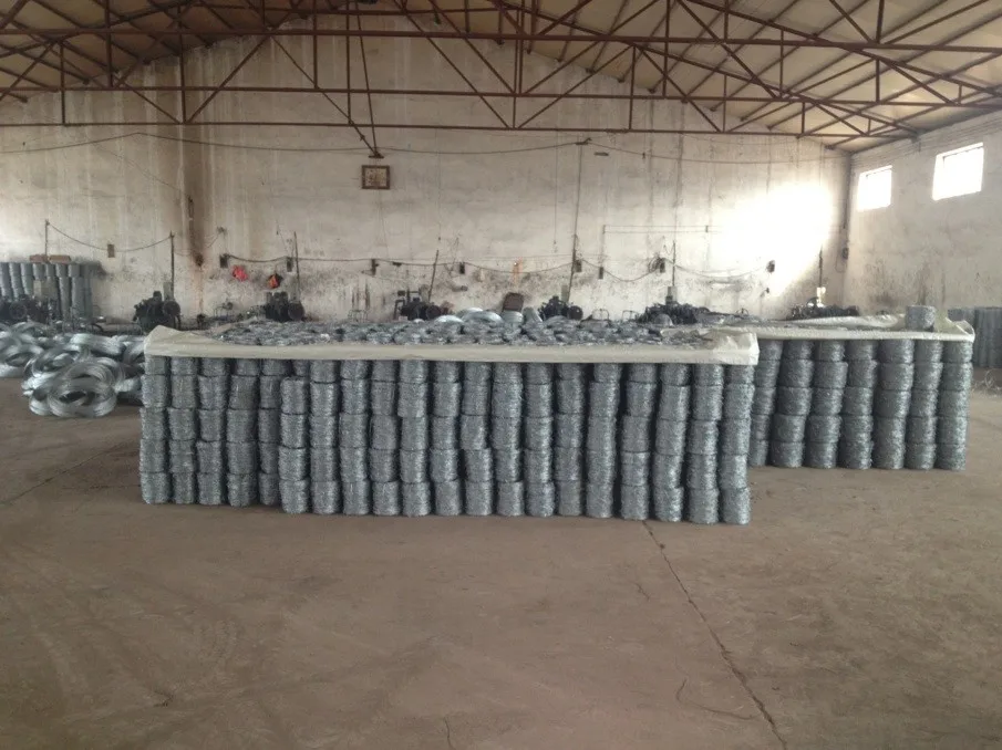 Barbed Wire Wholesale Galvanized Barbed Wire/Factory Direct Sales prison barbed wire fencing