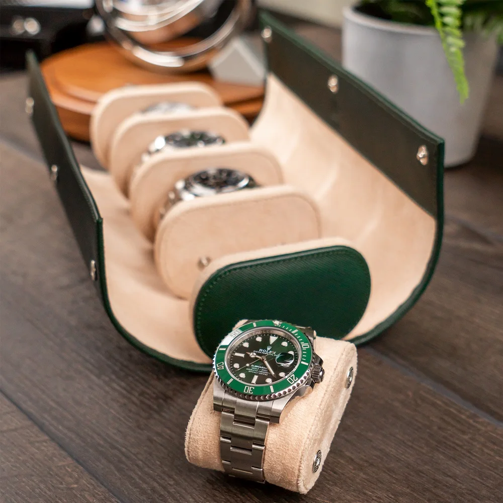 Рулон зеленых наручных часов sафьяно для использования в дороге для четырех держателей часов