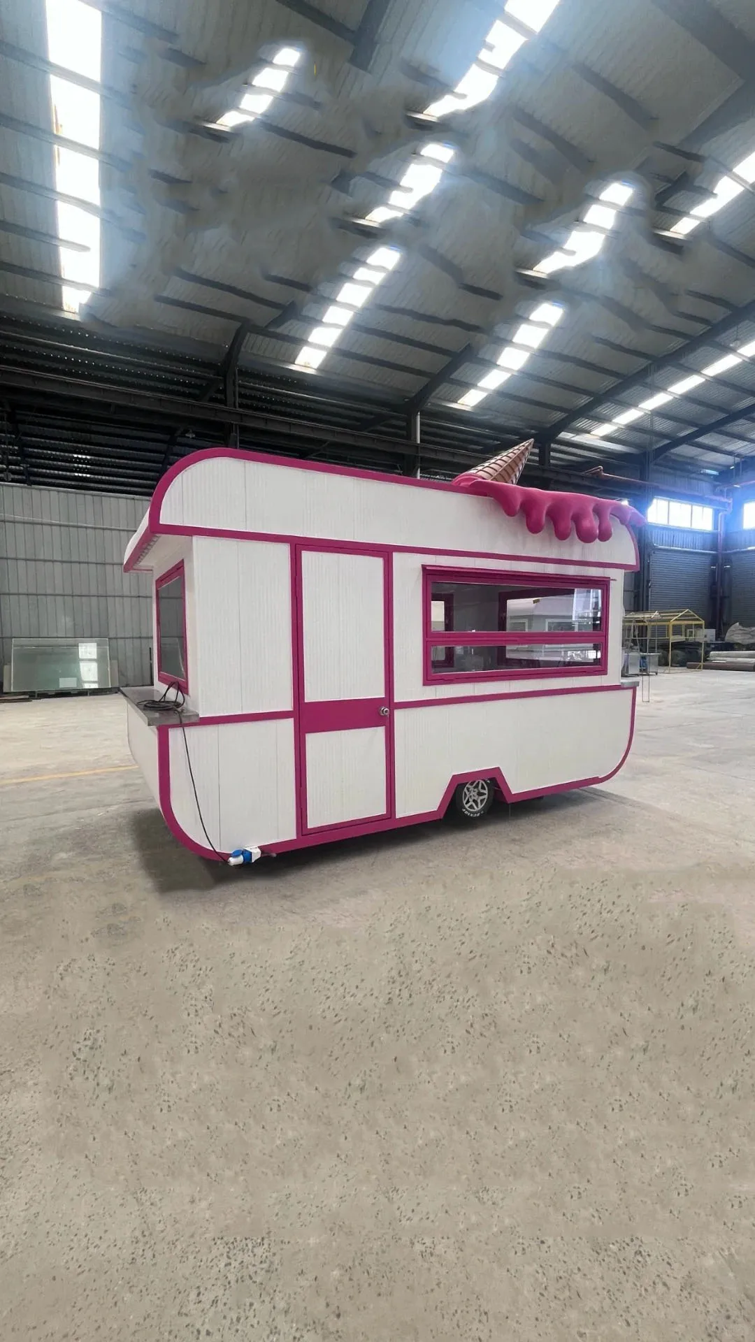Mingtai Ice Cream Trailer, can be equipped with an ice cream machine and internal facilities, sold at a low price