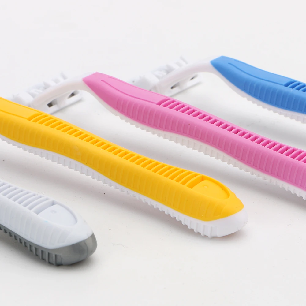 Triple Blade Disposable razor with Long Rubber Handle for Wet Body Shaving