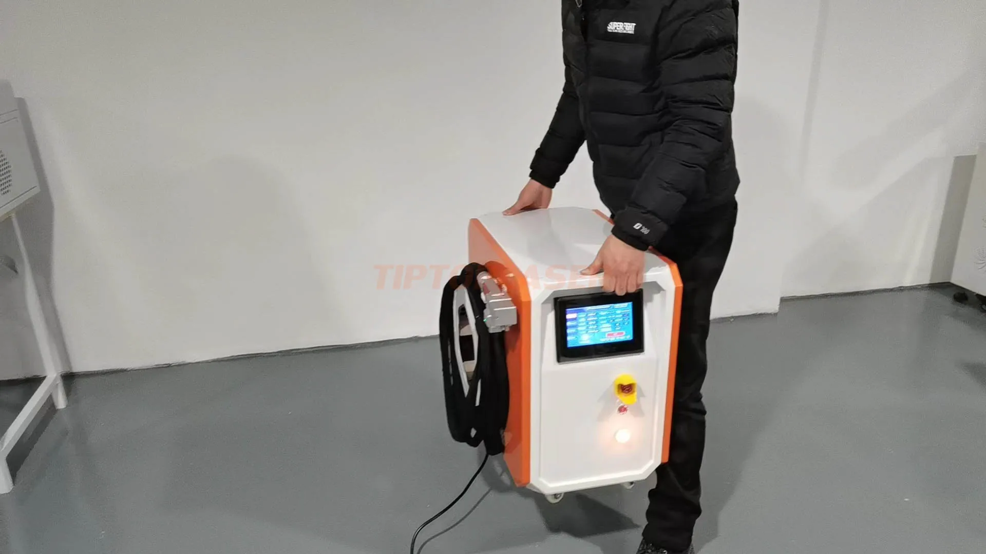 TIPTOPLASER 1500W Portable Air cooling hand held laser rust and paint removal machine laser cleaning machine price