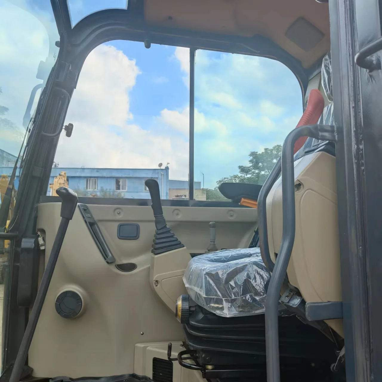 Used excavator Doosan DH60-7 6 ton small crawler hydraulic excavator good condition earth-moving machinery for sale in China