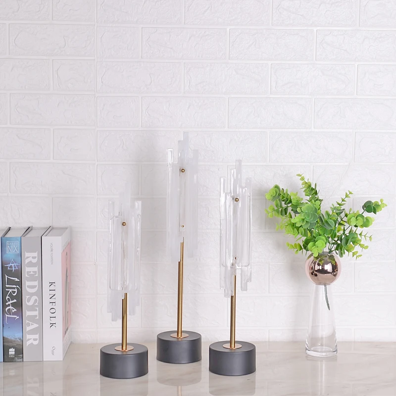 Trendy home decor accessories 2021 3 pieces set glass statue with matte black base decorations for room wholesale