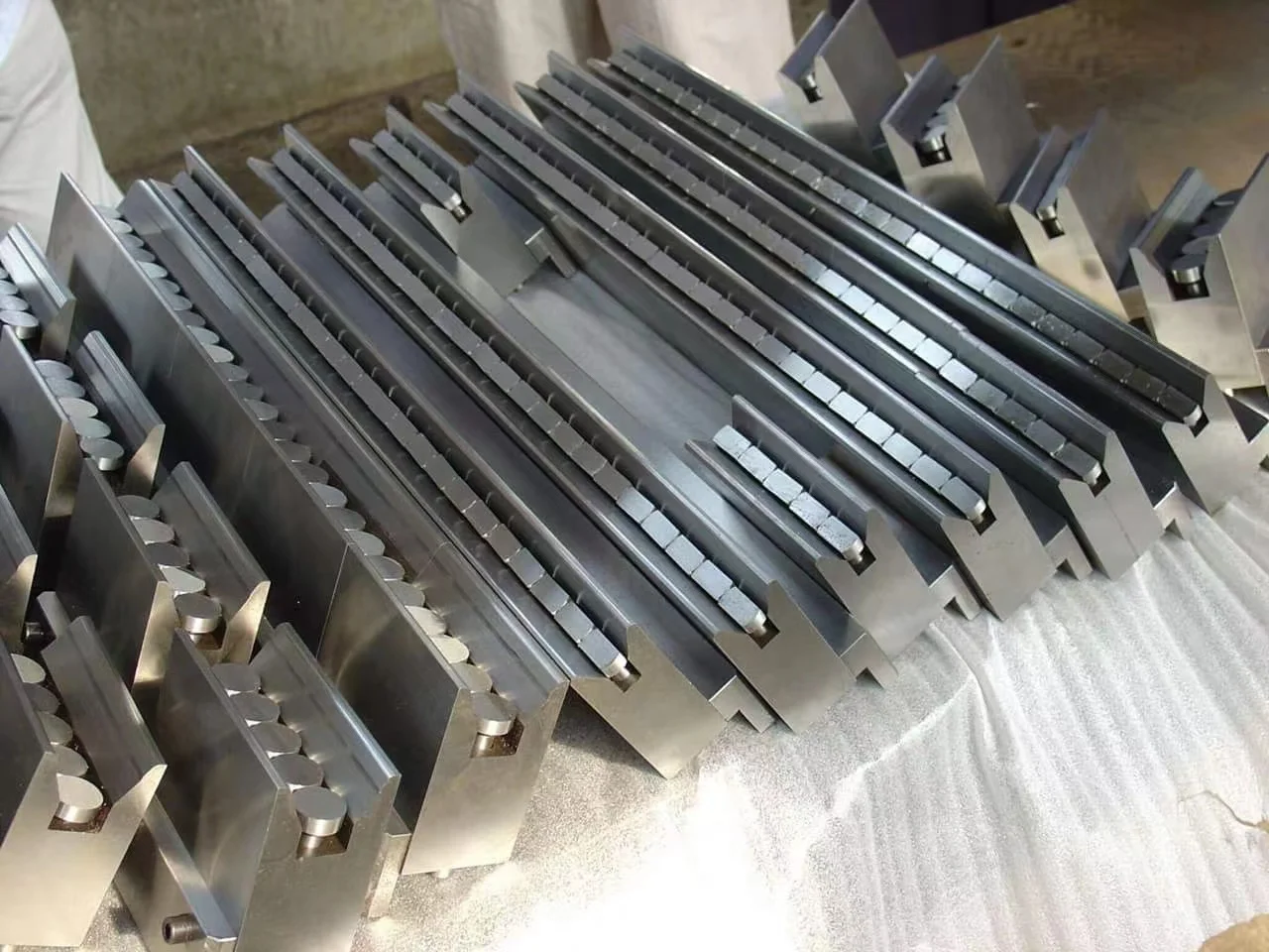 Гибочный станок типа Amada, инструменты для прессования и тормоза