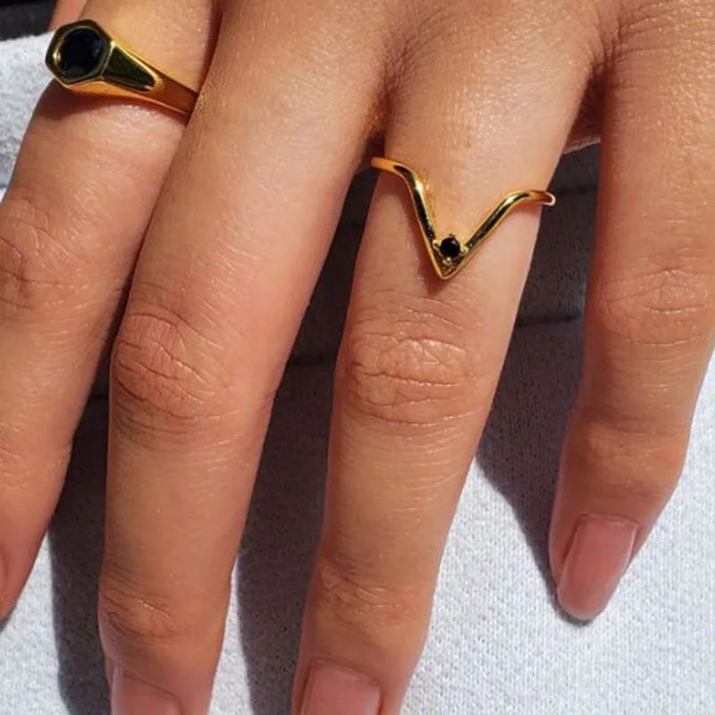 High End 18K Plain Gold Black Stone Zirconia Fine Arrow  Stainless Steel Rings Trendy Simple Gold Plated Jewelry