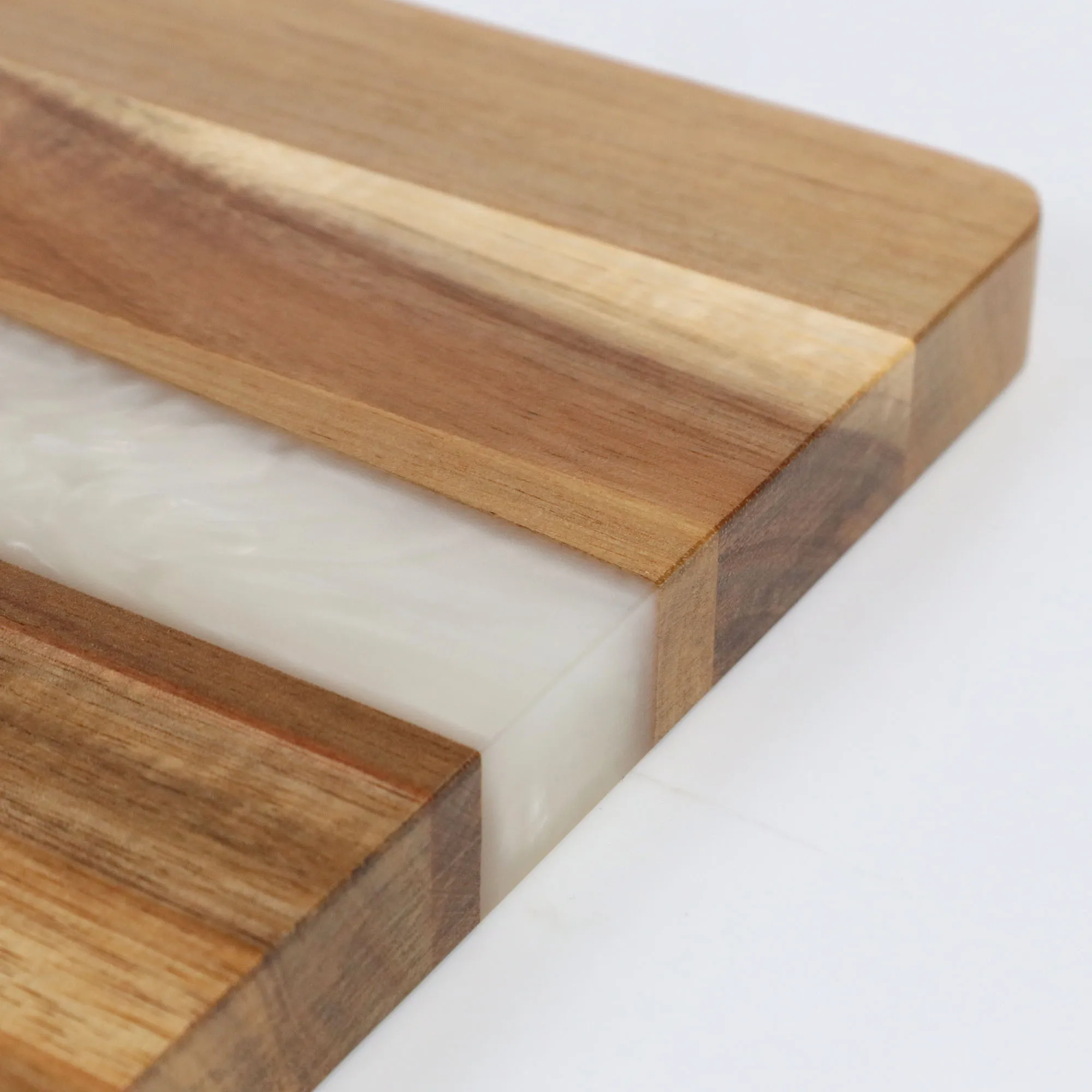 Luxury High Quality Personalized Acacia Wood Epoxy Resin Cutting Board for Kitchen