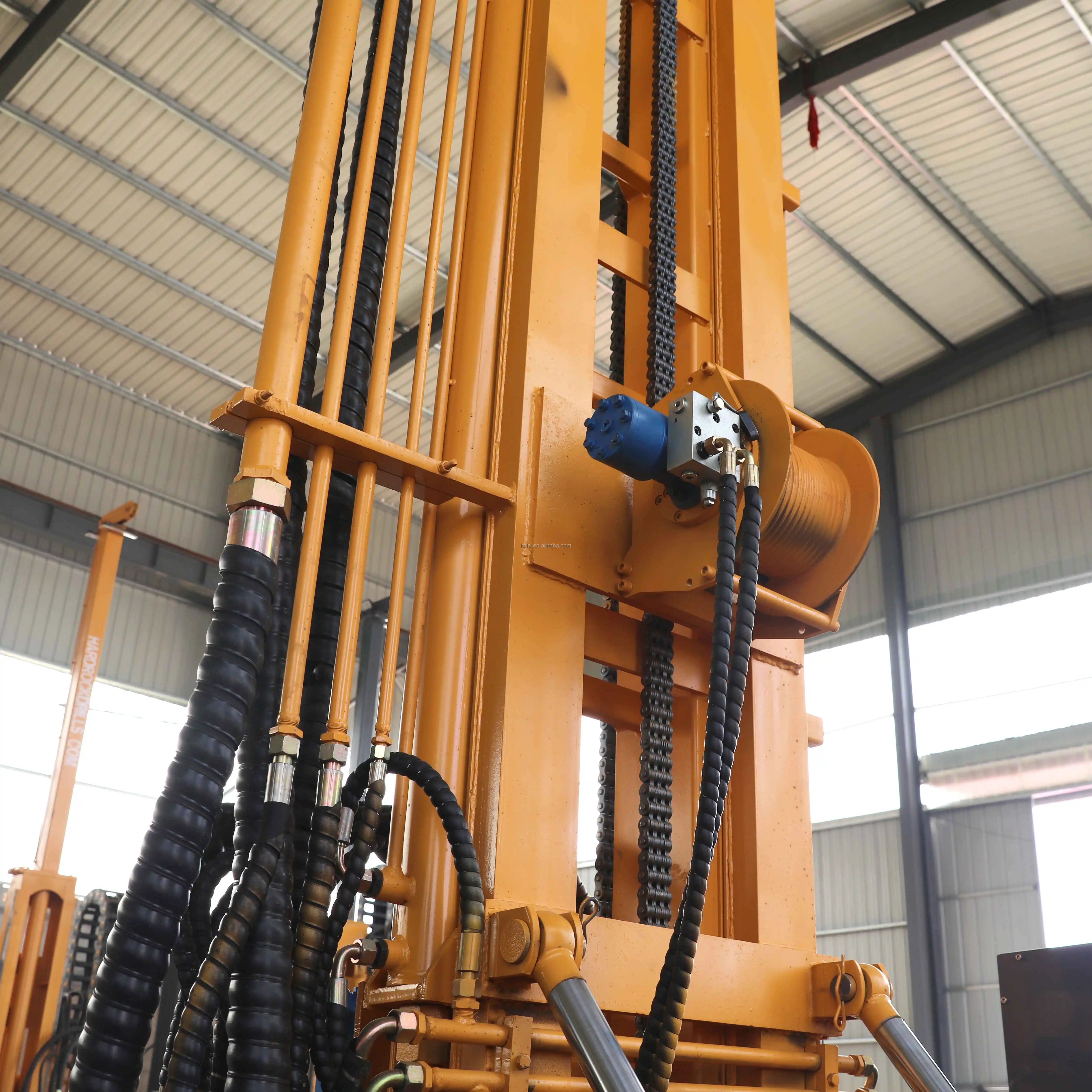 full hydraulic wheeled pneumatic water well drilling rig 300T wheeled water digging machine,underground water drilling rig