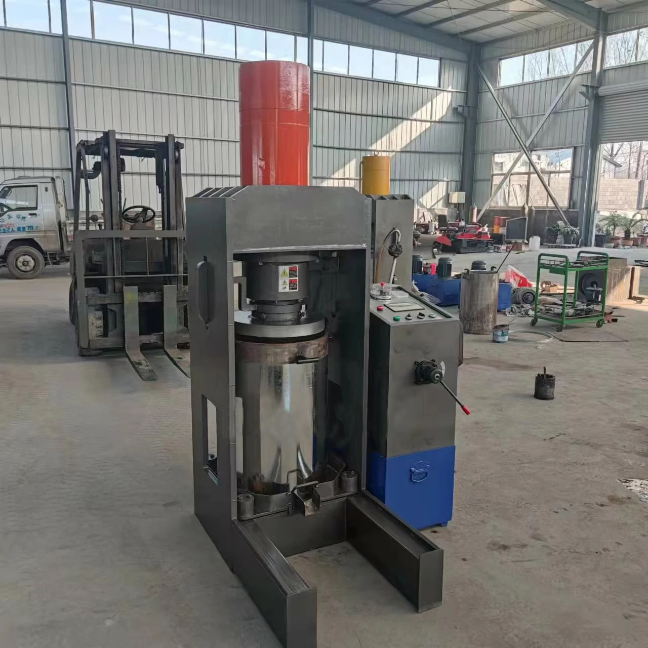 High Quality Control Peanuts Grape Seed Oil Press Machine Cereal Sesame Oil Extraction Machine Price