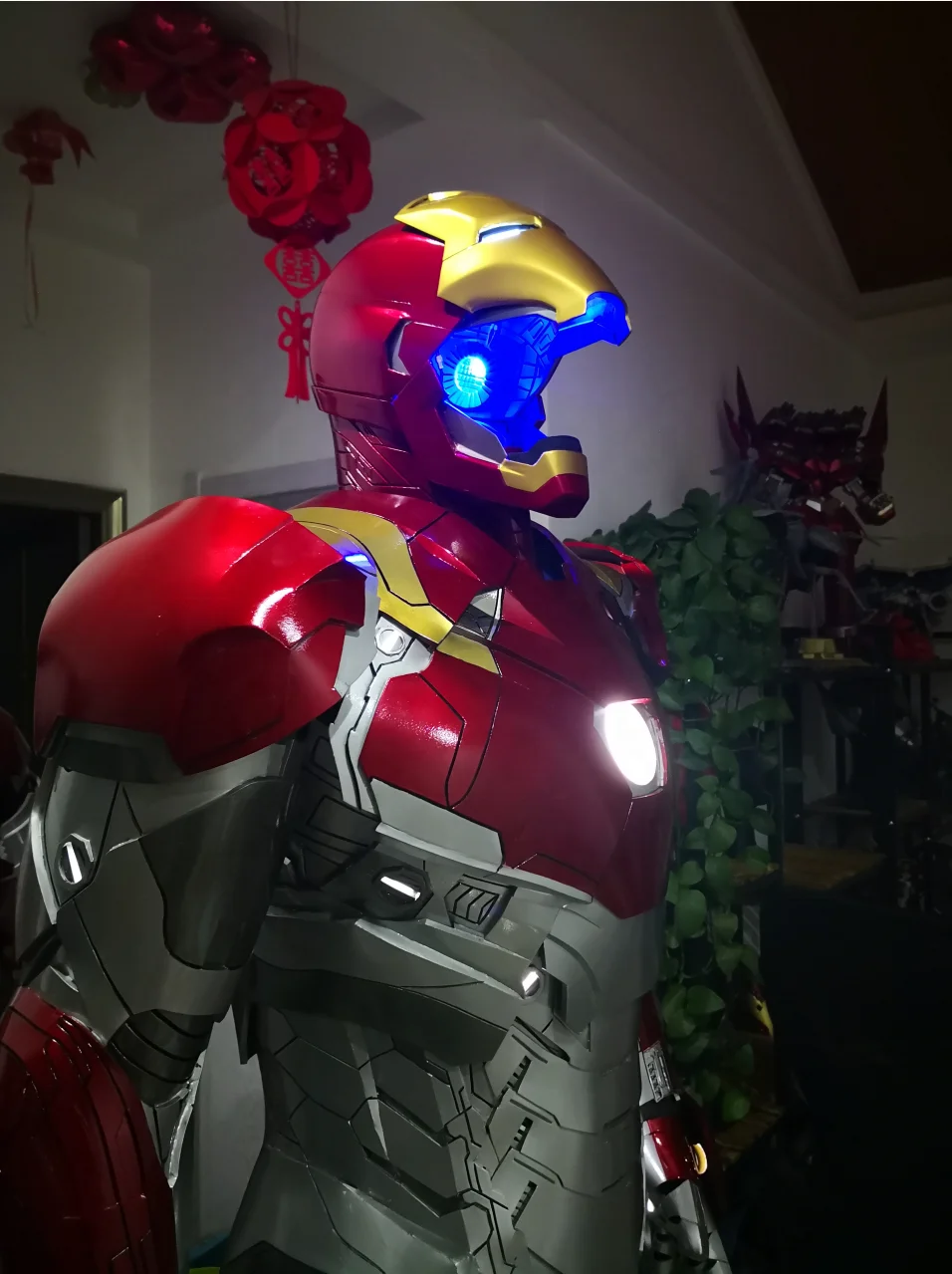 Real Person 1:1 ratio Iron Man Suit Robot Costume Cosplay  Mark47  Adult Cosplay Toys LED Light Up Robot Costume