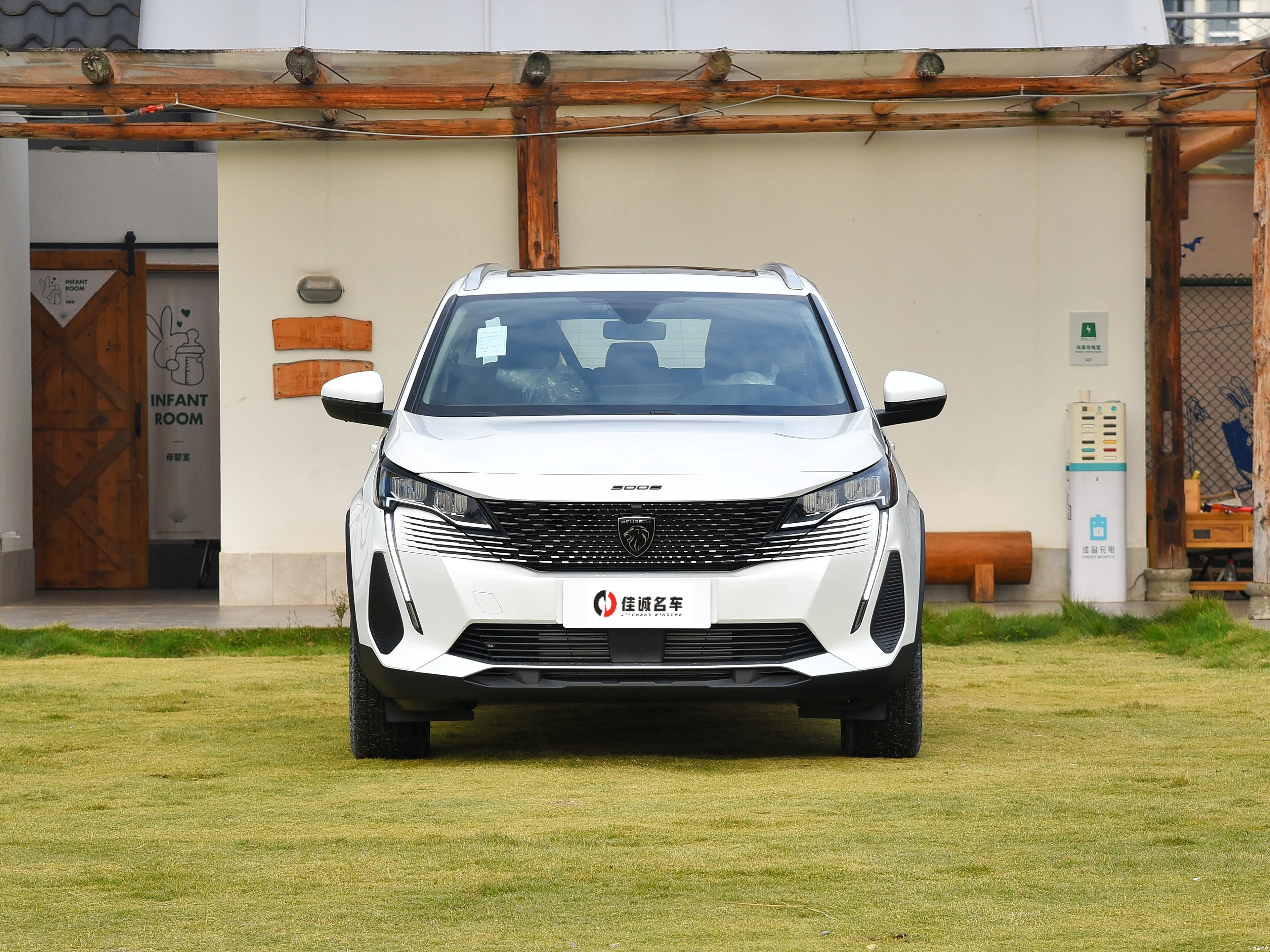 DongFeng Peugeot 5008 New Mid-Size SUV 1.8T 211 Horsepower L4 Automatic Gas Engine 8-Speed 5-Seater Petrol Car Left Steering