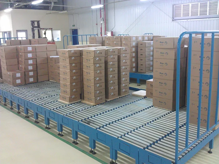 Portable steel roller conveyor table