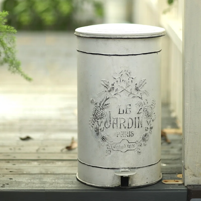 Home Decoration Ornaments Retro Wrought Iron Trash Can Pedal Type with Lid Garden Villa Trash Bin Waste Paper Basket