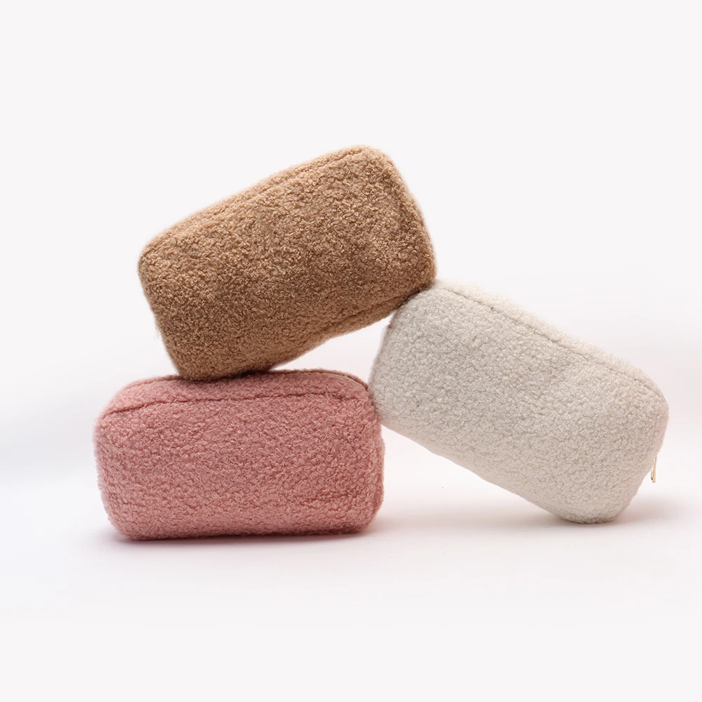 Keymay Fast Ship Wholesale Sherpa Teddy Cosmetic Bag Varsity Letter Makeup Bag Travel Pouch With Zipper Soft Plush Fuzzy Bag