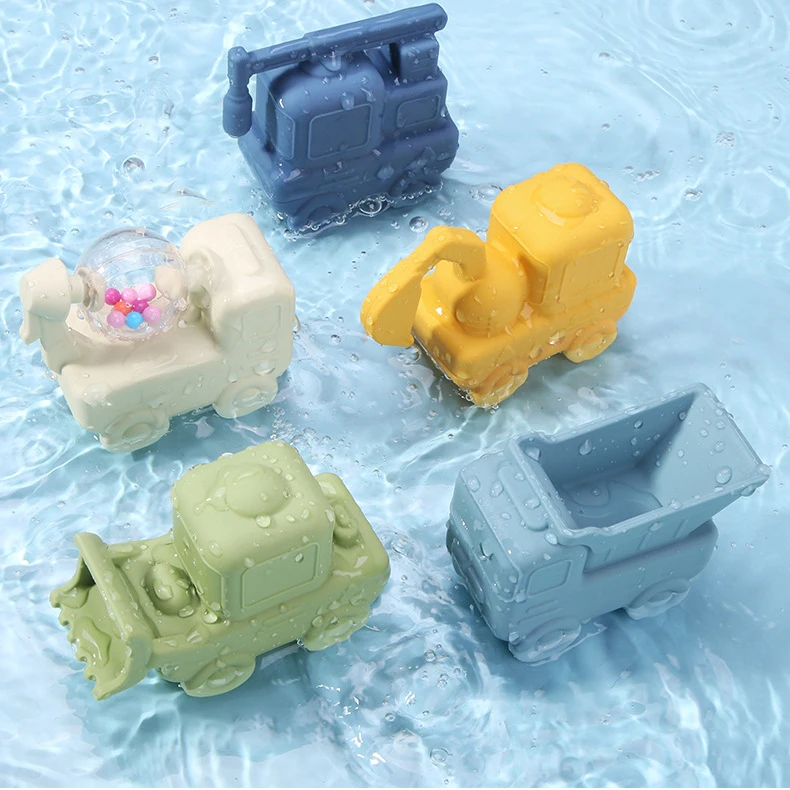 Factory Wholesale Engineering Car Bath Toys Silicone Cartoon Car Shape Rattles Spray Bathroom Baby Toys