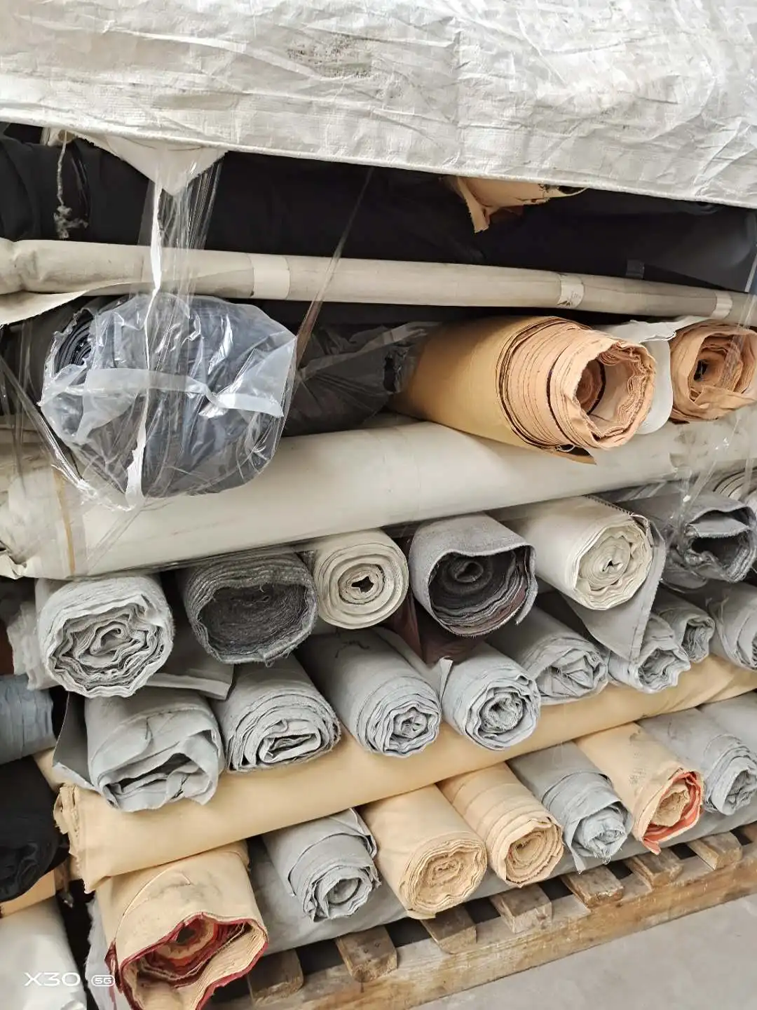 Stock lot of PU artificial leather in low price for sofa , furniture and shoes