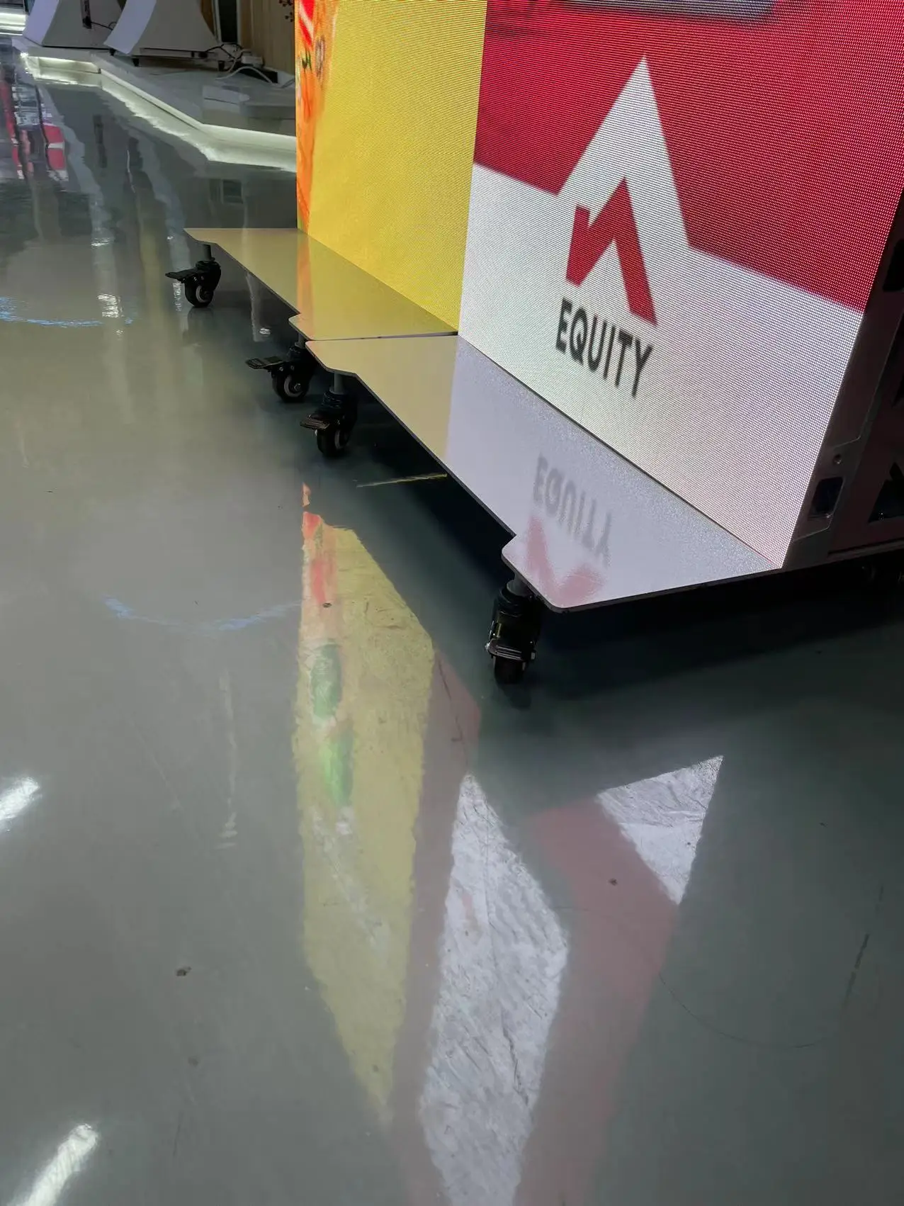 P1.25 P 1.53 P1.86 P2 P2.5 seamless splicing LED poster display floor standing LED screen slim Poster Led Display