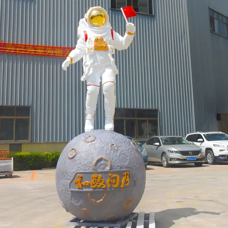 Wholesale Life Size human Astronaut Figurine Resin Spaceman Statue Fiberglass Astronaut Sculpture For Interior Decoration