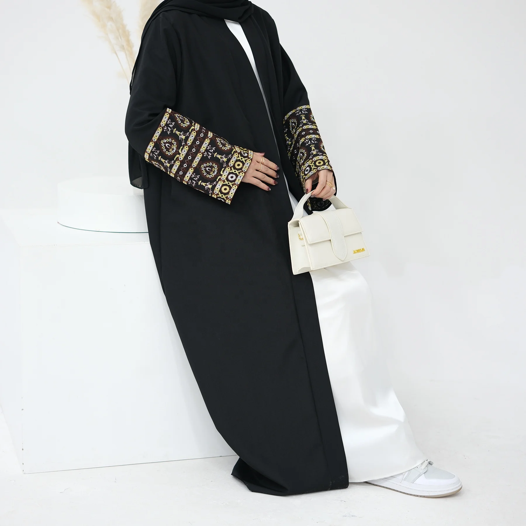 Женское мусульманское платье 2024 Loriya Abaya