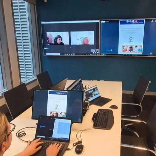 Управление облачным сервером и мониторинг несколькими приложениями для продажи