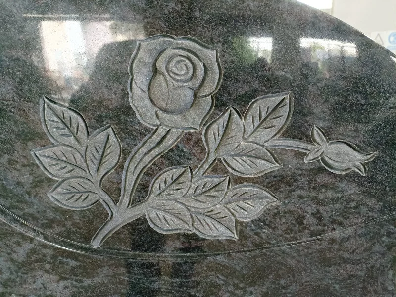 Modern USA Granite Cemetery Memorial Grave Headstone Monument With Carved Rose For Sale