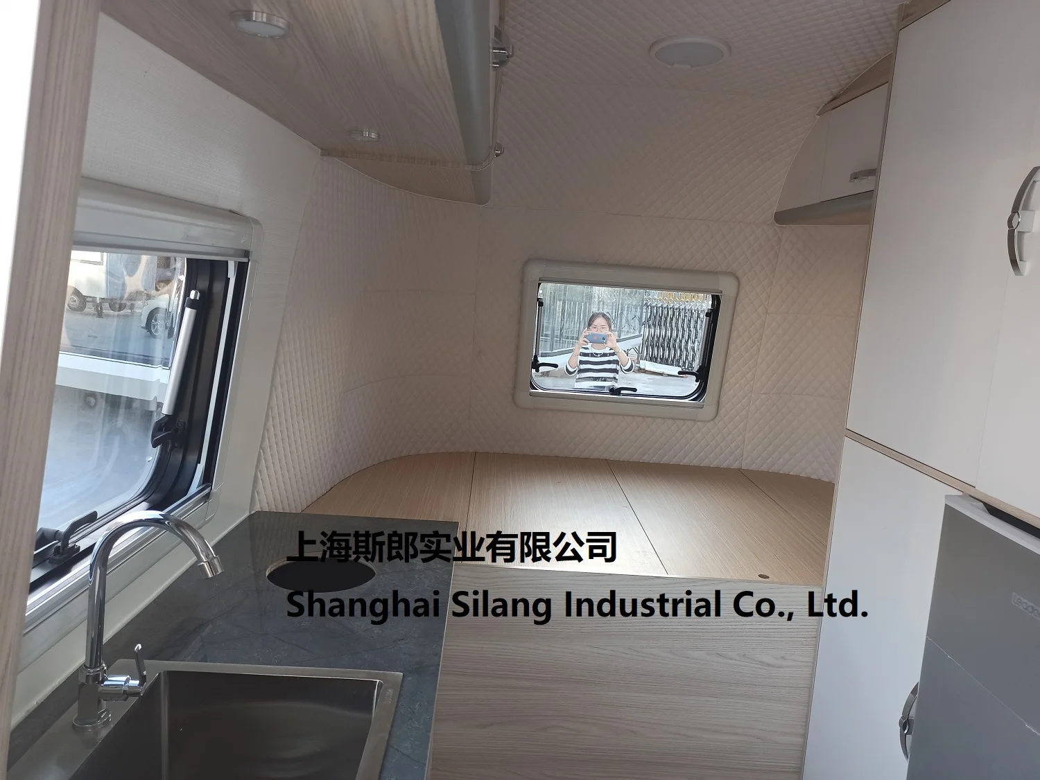 Fiberglass Manufacturer supplied Customized SL-CC-3 Elephant shape towbar mobile house travel trailer
