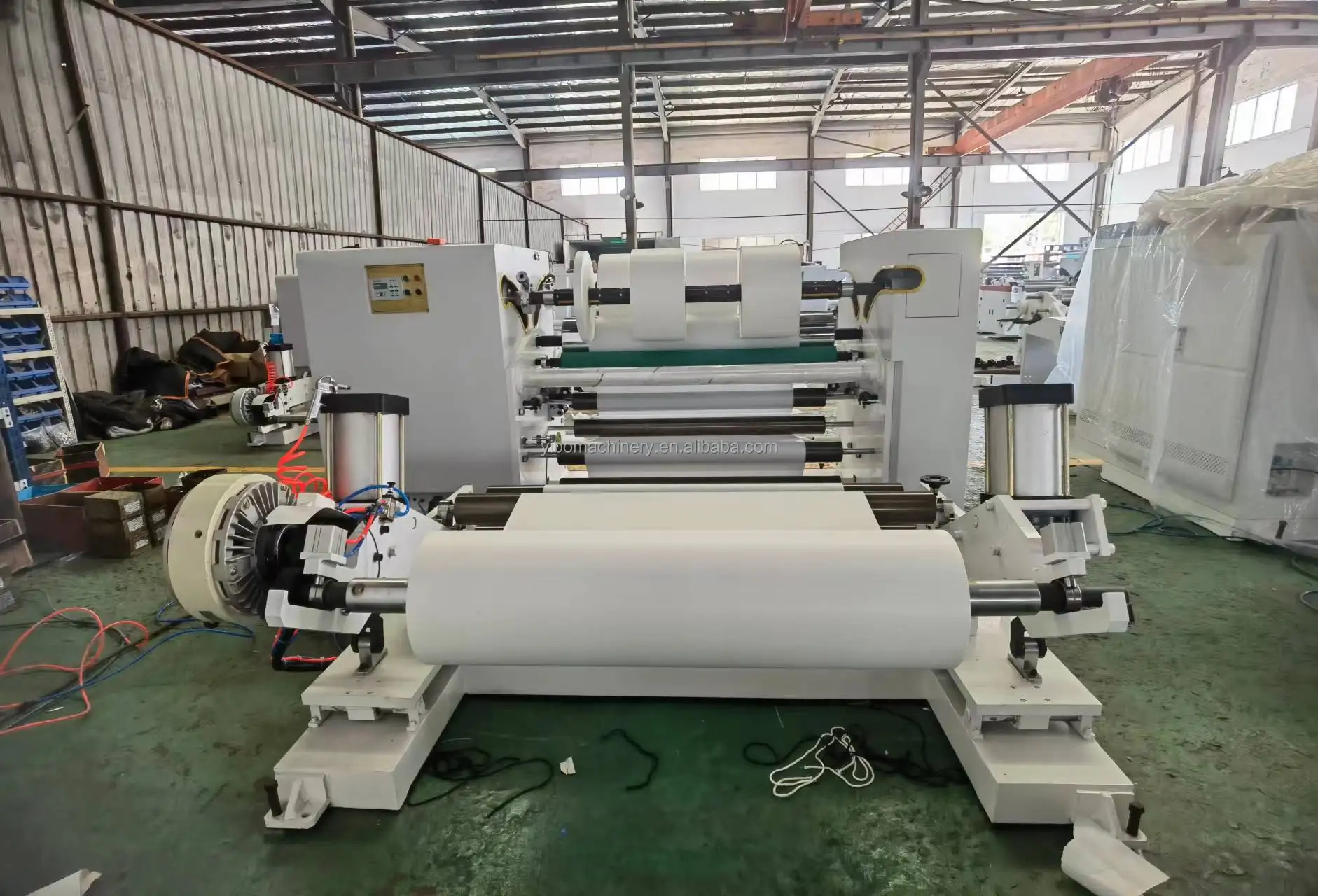 Brown Kraft Paper Jumbo Roll Slitting Machine With Hydraulic Shaft Less Unwinder For Manufacturing Envelops Competitive Price