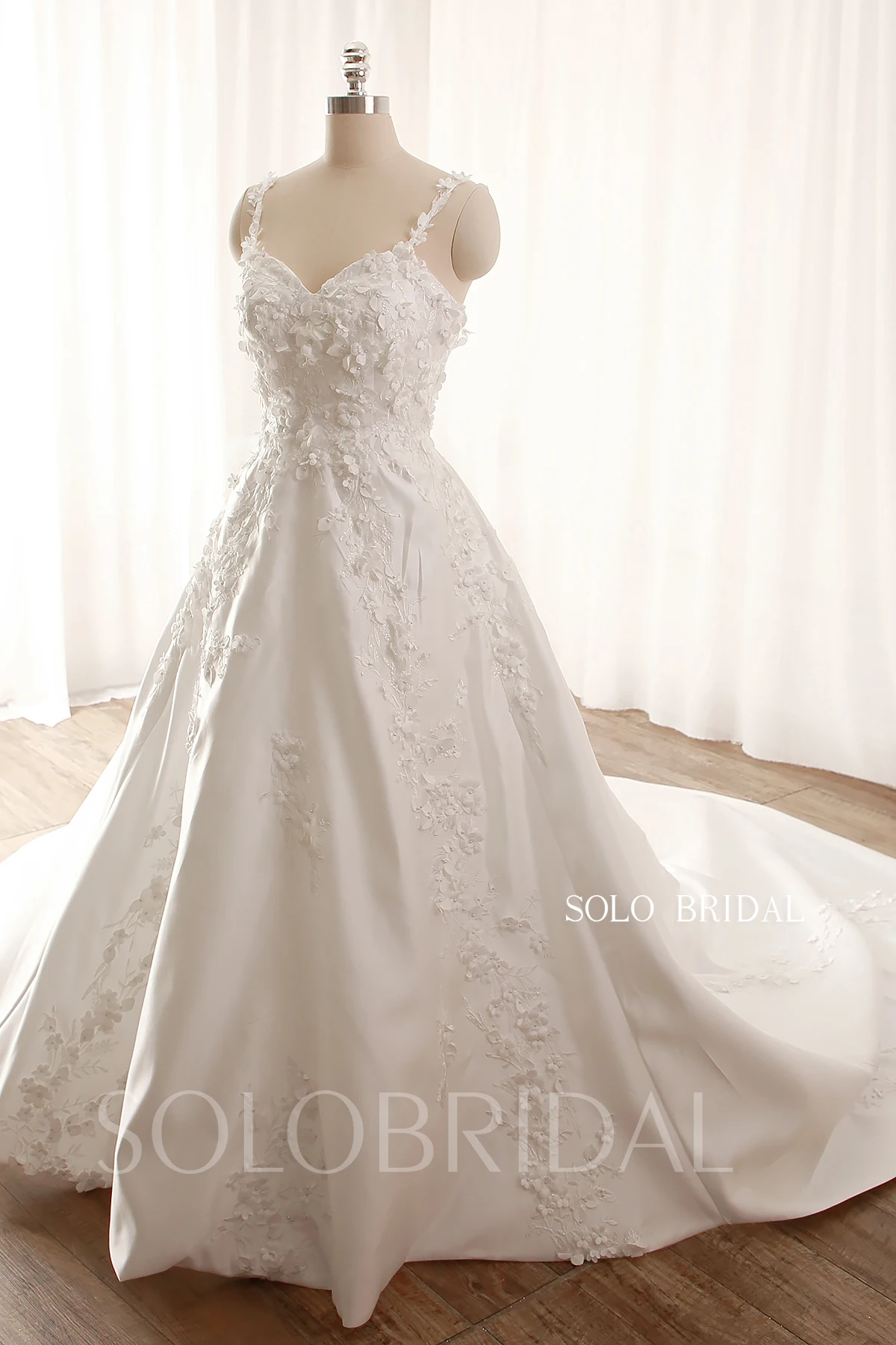Real High Quality Satin Long Train Sweetheart 3D Appliques Flowers Straps Ball Gowns Wedding Dresses