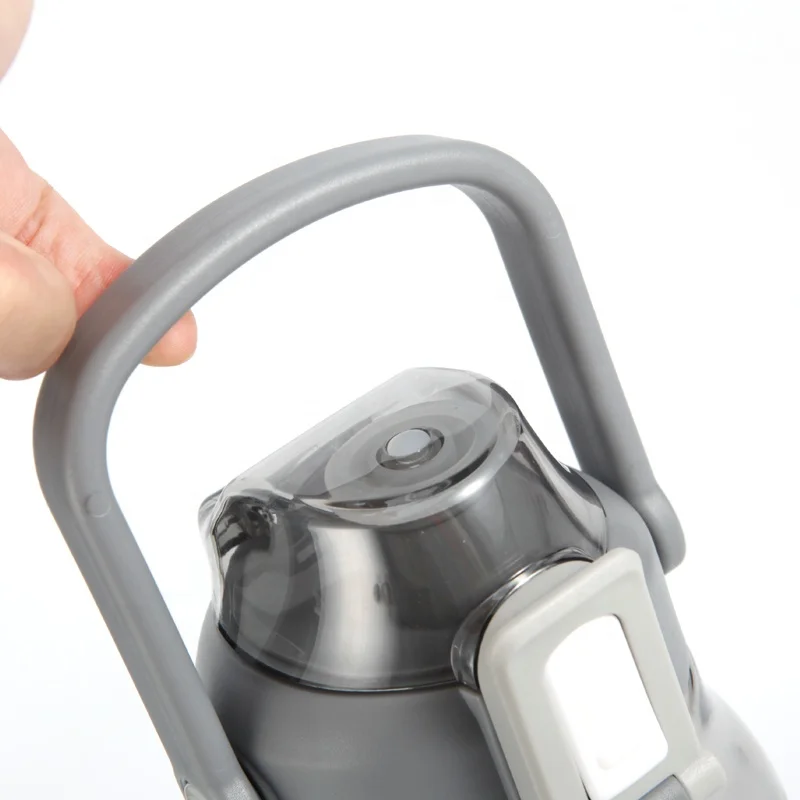 
Cille 2000ml Large Capacity Plastic Water Bottle Wide Mouth Travel Water Bottle with One Touch Lid Handle 
