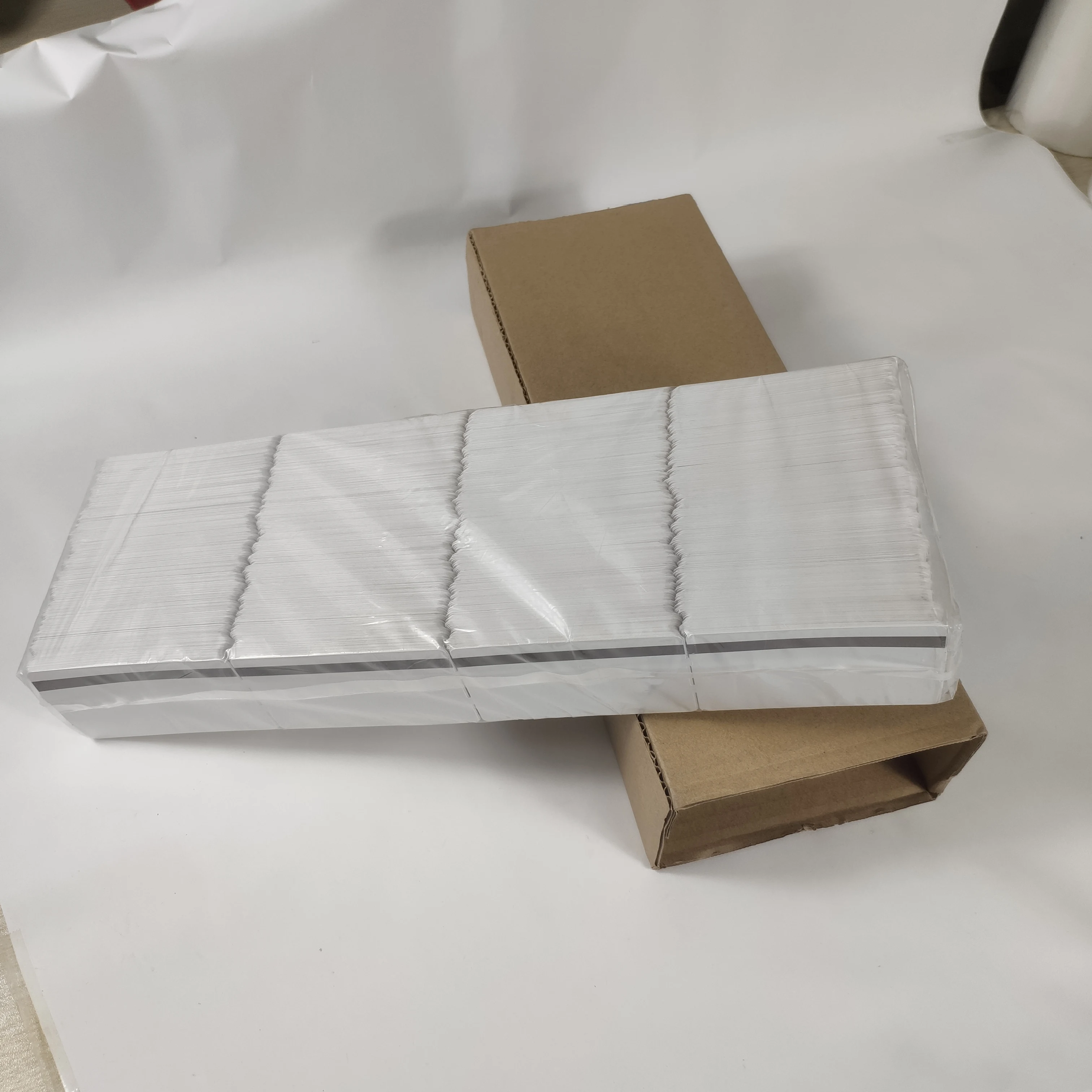 Fanfolding paper parking tickets with magnetic strip in CR80 size  thermal printable parking tickets with largest capacity