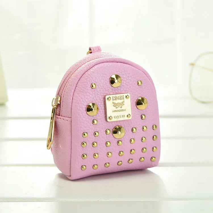 Небольшой рюкзак с монетами