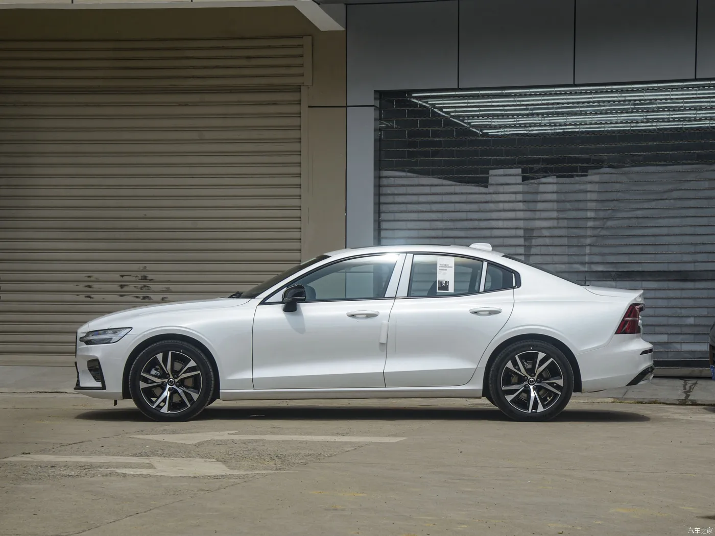 2024 Model B 4 Zhiyi Deluxe Edition New Arrival 48v Light Hybrid System Large Horsepower 197 L 4 Volvo S60 New/ second hand Car