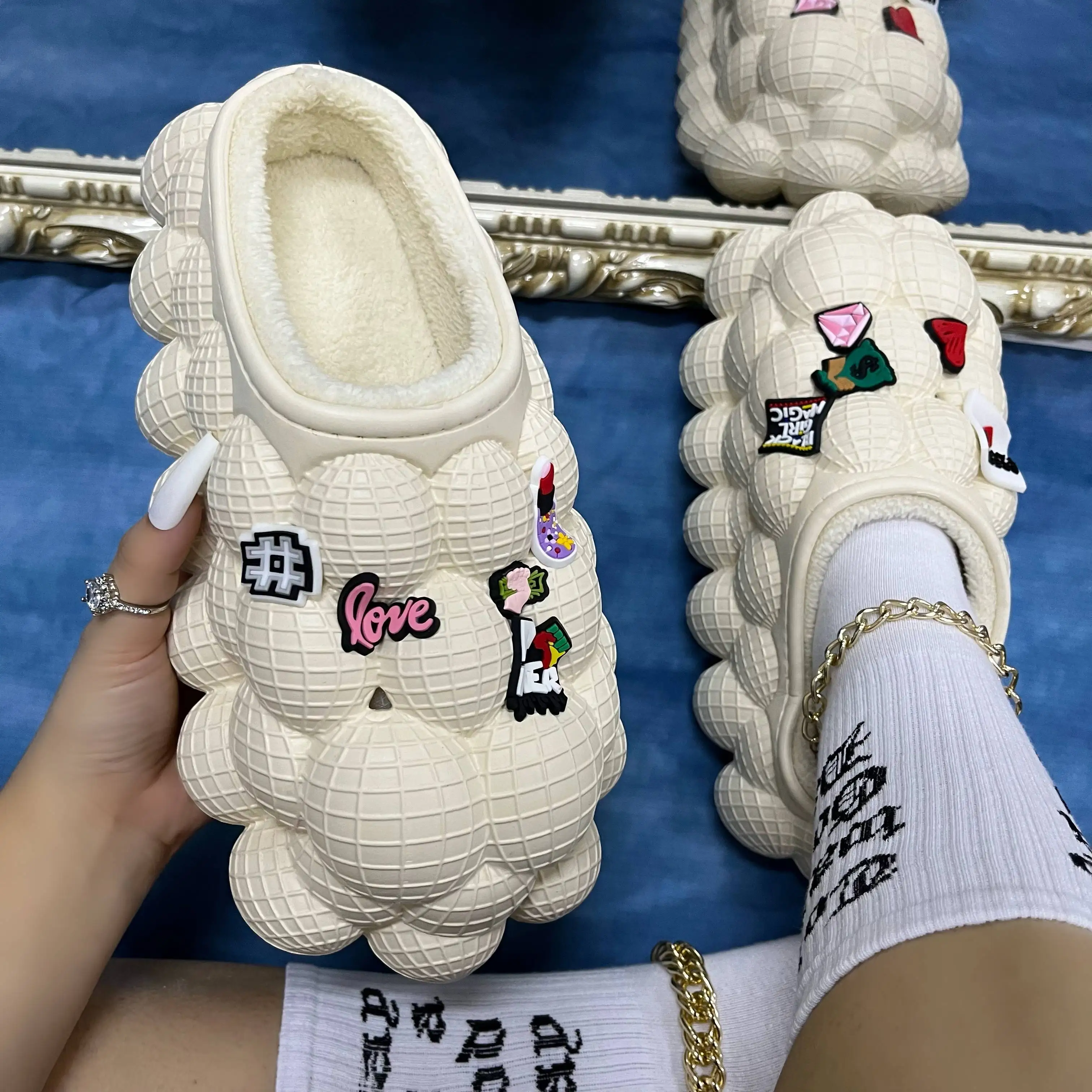 2023 Wholesale PVC fur Slipper Women bubble Casual Slides Outdoor Woman Winter Warm flat Shoes