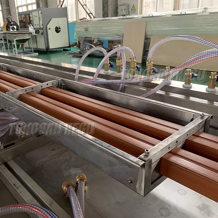 Low Cost Recycled Plastic PE WPC Decking/Keel/Fence/Wall Panel/Pallet Extruder Machine