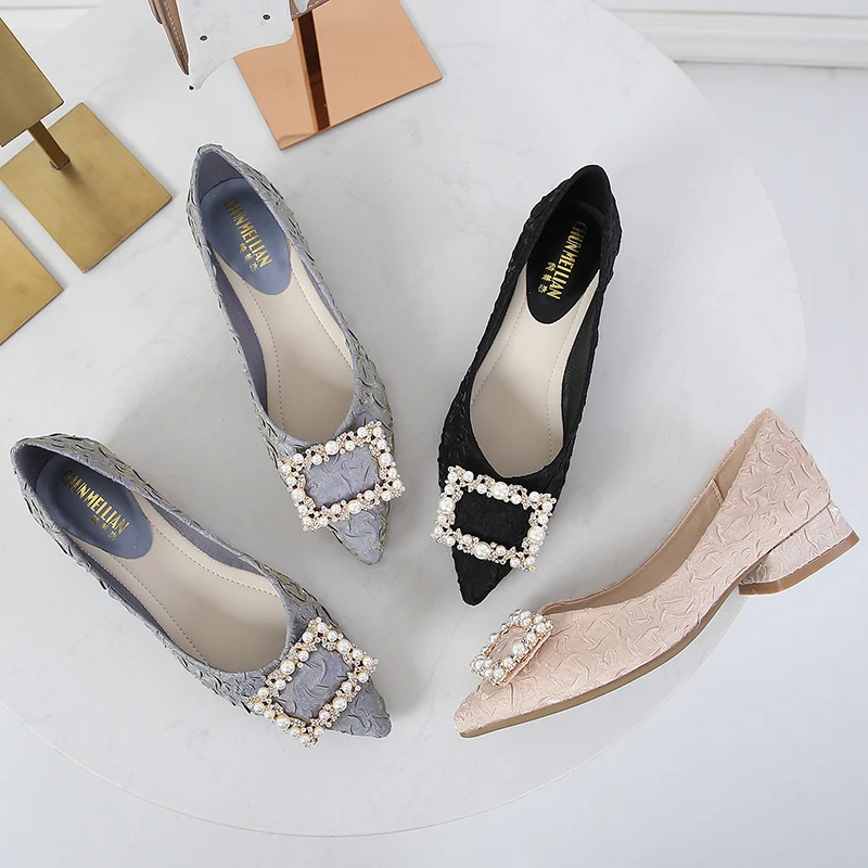 Hot sales big size 42 good quality shiny rhinestone wedding shoes for bride ladies flat pumps shoes women office dress shoes