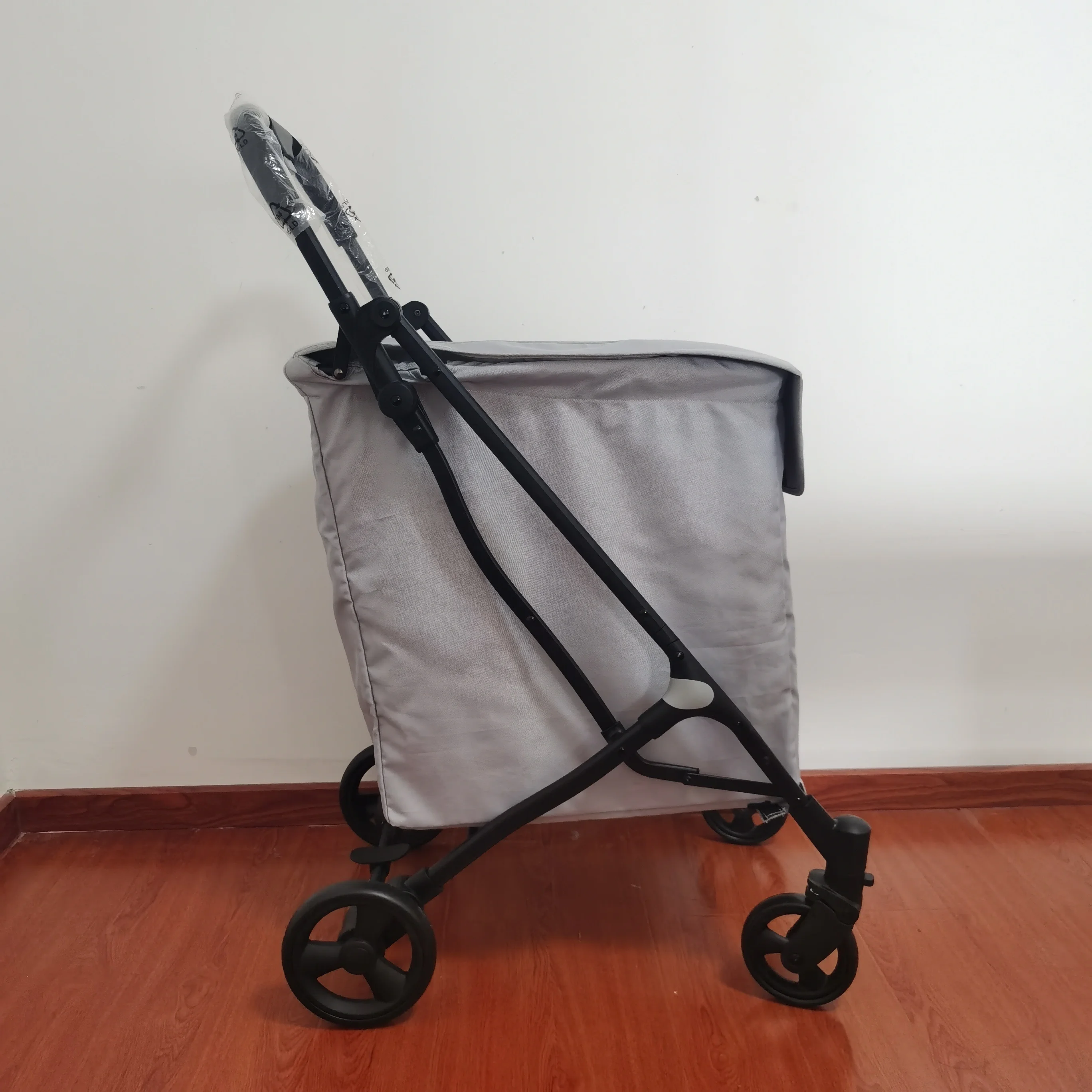 Luxury Large Capacity Easy Folding  Reusable Shopping Bag with Swivel Wheels