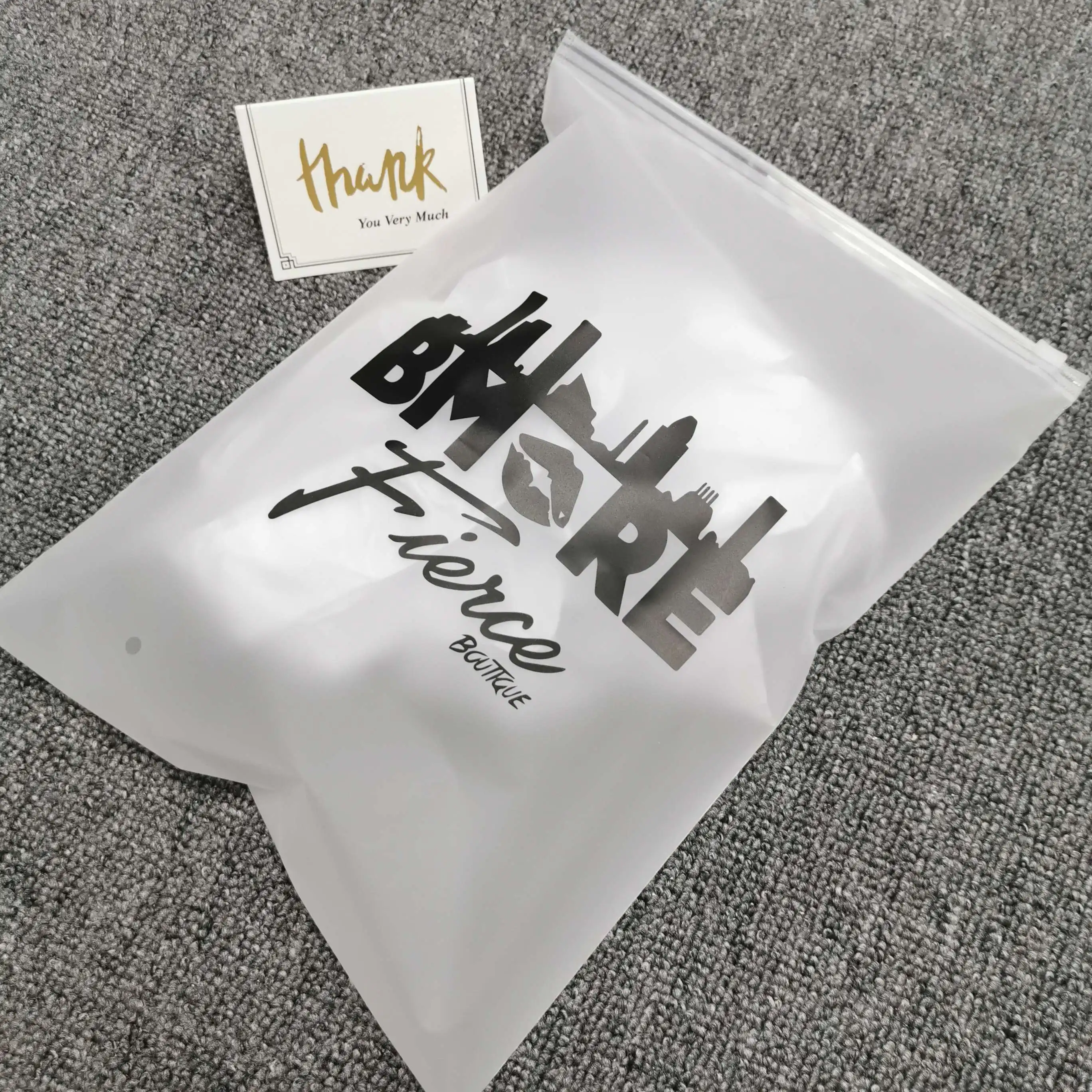 
Wholesale packaging bags zipper Biodegradable Frosted surface sealing zipper lock bags packaging customised packaging bags 