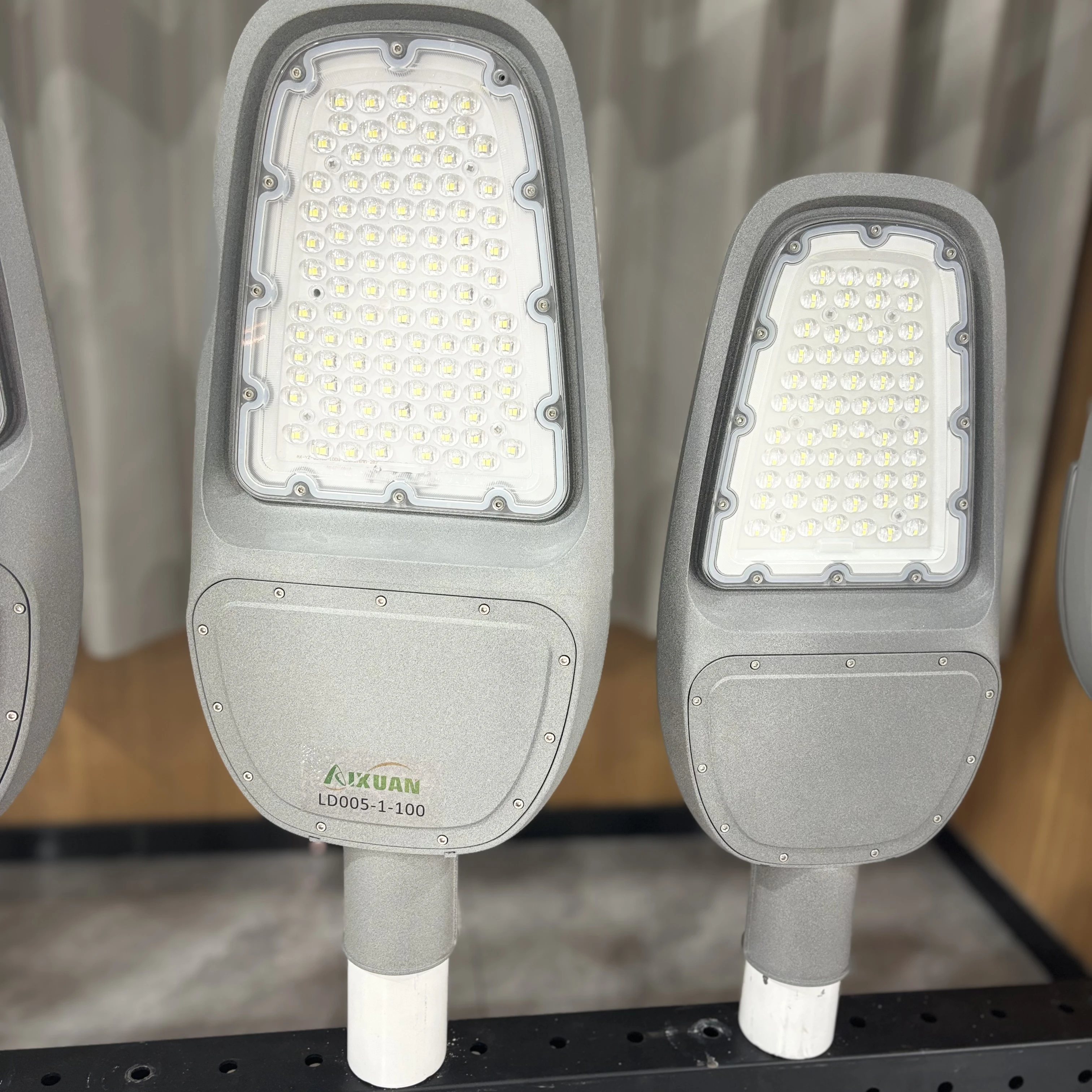 Aixuan LED Street Light Outdoor Road Lighting Engineering Light 100W 200W 300W Municipal Road Construction Road Lamp Cap